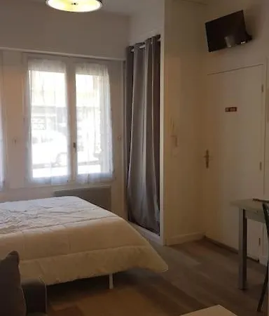 En Centre-ville De Luchon 아파트